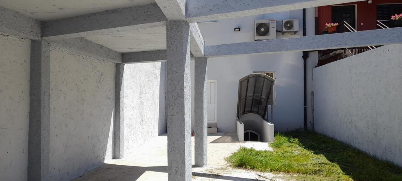 Downtown Apartment Цетине Экстерьер фото